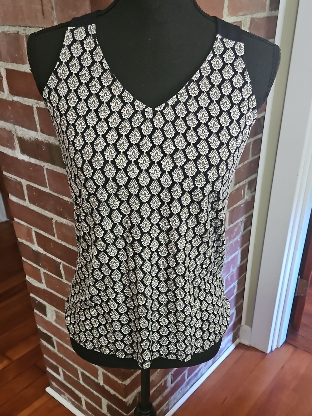 Banana Republic Black and White Printed V-Neck Camisole